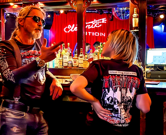 Папа «ПАУК» и лампочка дочка «КРАСНУШКА». КОРРОЗИЯ МЕТАЛЛА - «RUSSIAN VODKA 25»