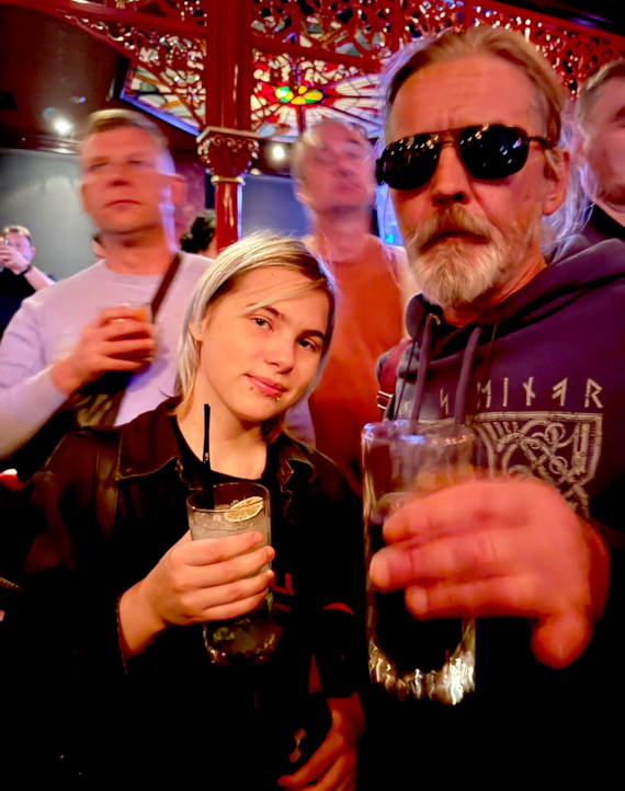 Папа «ПАУК» и лампочка дочка «КРАСНУШКА». КОРРОЗИЯ МЕТАЛЛА - «RUSSIAN VODKA 25»