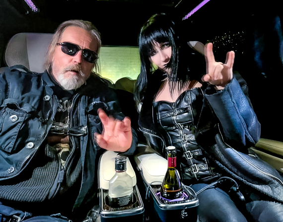 Познакомитесь новая гитаристка и бэк вокал - ПАУК Оркестр. Тинейджер КРИС МЭНСОН