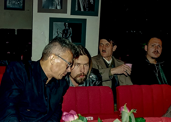 01 апреля 1998. Эдуард Лимонов, консультируется с ПАУКом