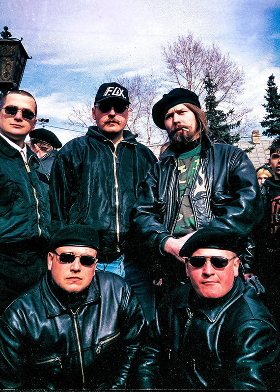 01 апреля 1998. Эдуард Лимонов, консультируется с ПАУКом