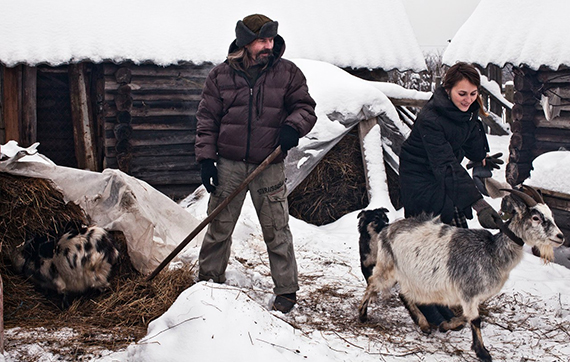 Когда Сатанисты из Зондр команды МэЧС Новосибирска - травят и валят коров, мы заводим бедную овечку и угарных коз
