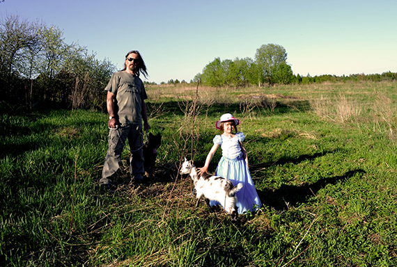 Когда Сатанисты из Зондр команды МэЧС Новосибирска - травят и валят коров, мы заводим бедную овечку и угарных коз