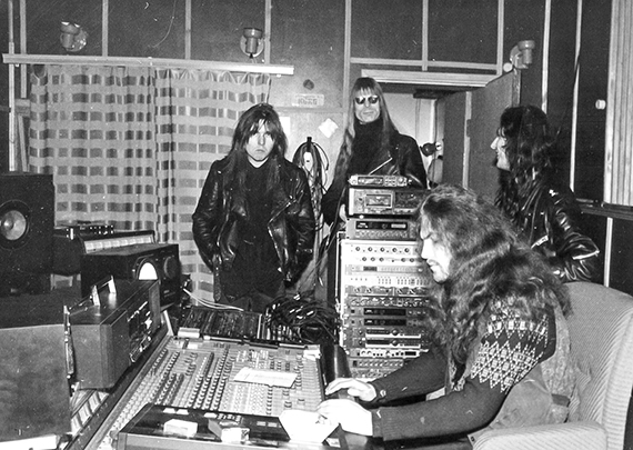 01 января 1992года. Запись альбома КОРРОЗИЯ МЕТАЛЛА &laquo;САДИЗМ&raquo;, начался с ацкого погрома ларьков кооператоров