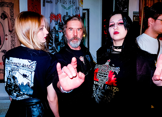 КОРРОЗИЯ МЕТАЛЛА &laquo;ZАДЕРЖИТЕ ПОЕЗД&raquo;. Вместе с ПАУКом, Джеком Воробьём, Крис Мэнсон, Катей Кити Кэт и скинхэдами!